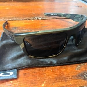 NEW Oakley Drop Point Sunglasses